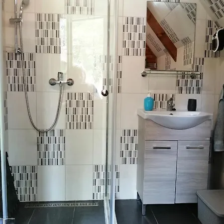 Hotell Reza Vendeghaz